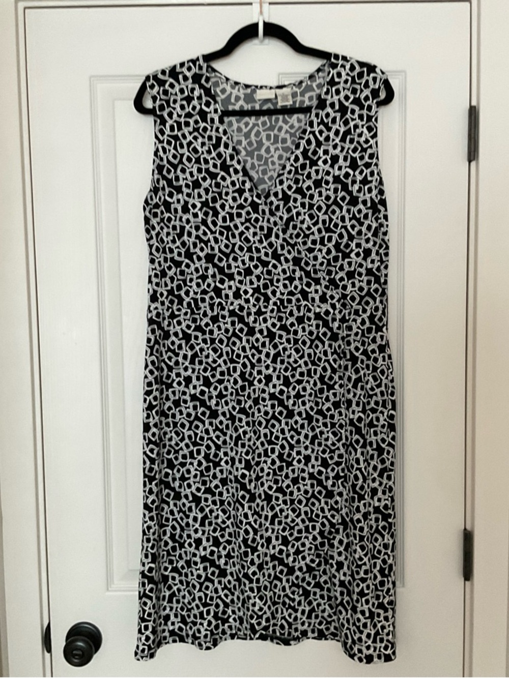 Merona Black and White Sleeveless V-Neck Midi Dress